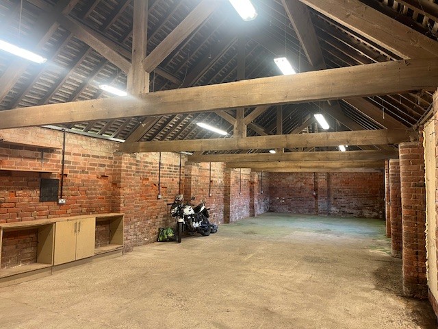 Industrial Unit in Tong - photo 3